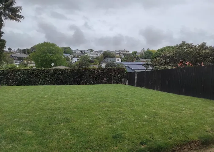 Two Bedroom Guest House In Remuera Auckland