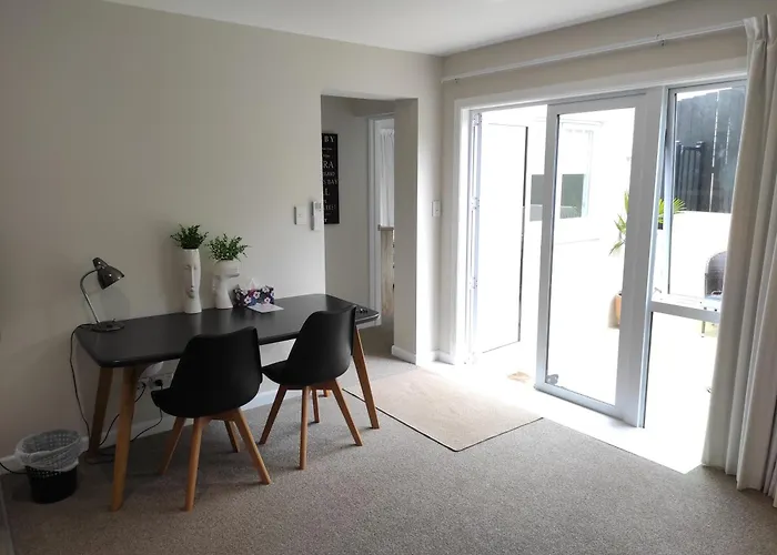 Two Bedroom Guest House In Remuera Auckland